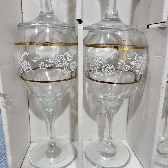 Pasabahce Circle of Art * White Rose Wine Glasses* 8.25oz. - Picture 6 of 12
